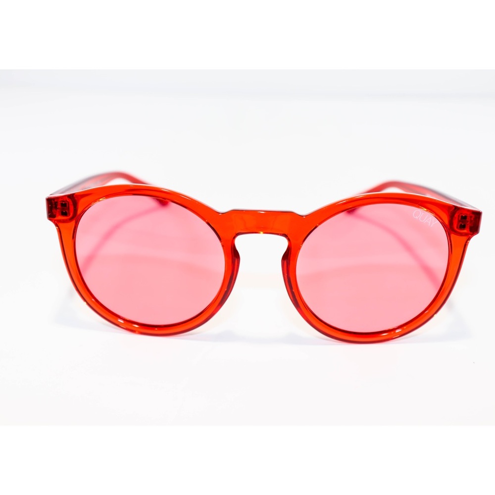 Quay Red Round Sunnies